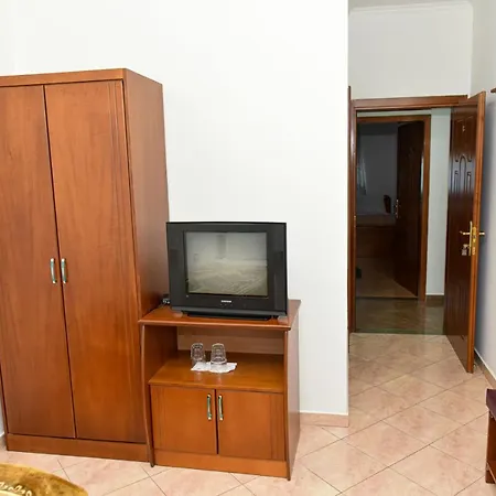 Tomorri Hotell 3*