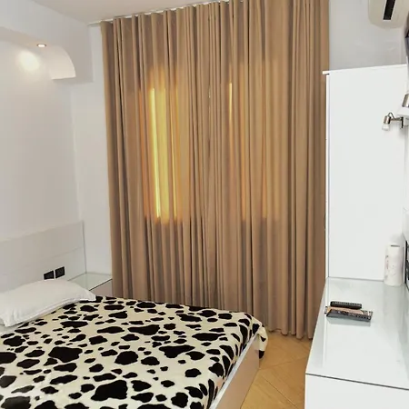 Hotel Tomorri 3*