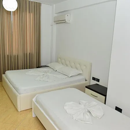 Hotel Tomorri 3*