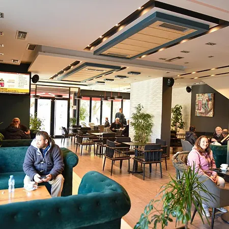 Hotel Tomorri