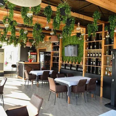 فندق Tomorri Gramsh