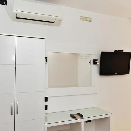 فندق Tomorri Gramsh