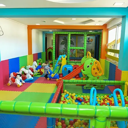 Hotel Tomorri 3*