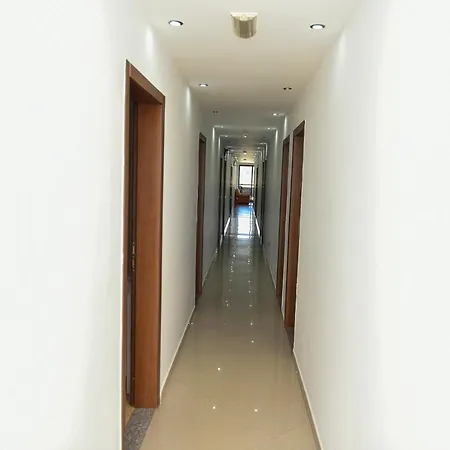 فندق Tomorri Gramsh